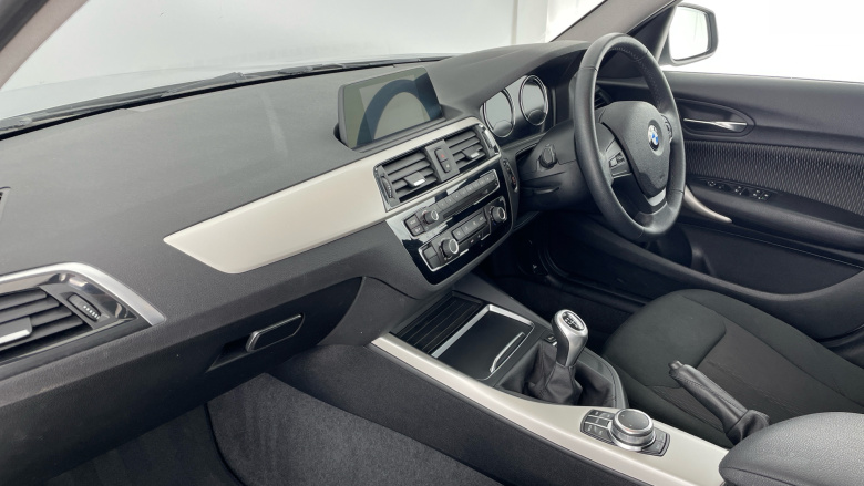 BMW 1 Series 118i [1.5] SE 5dr [Nav] Petrol Hatchback